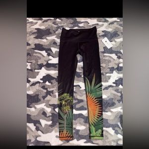 High waisted, floral Noli yoga pants size small